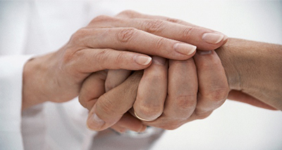 Hand_holding_close-up